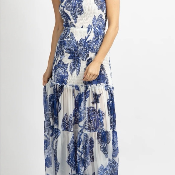 Luxxel white and blue floral maxi dress - Picture 5 of 11